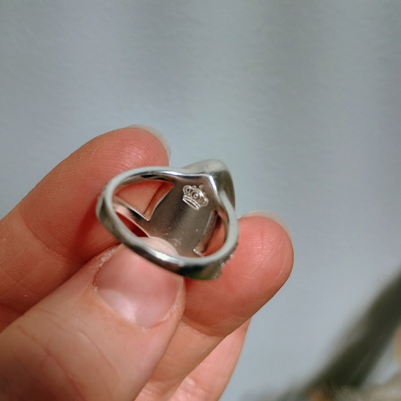 Elegant Silver and Black Teardrop Ring - Picture 3 of 3